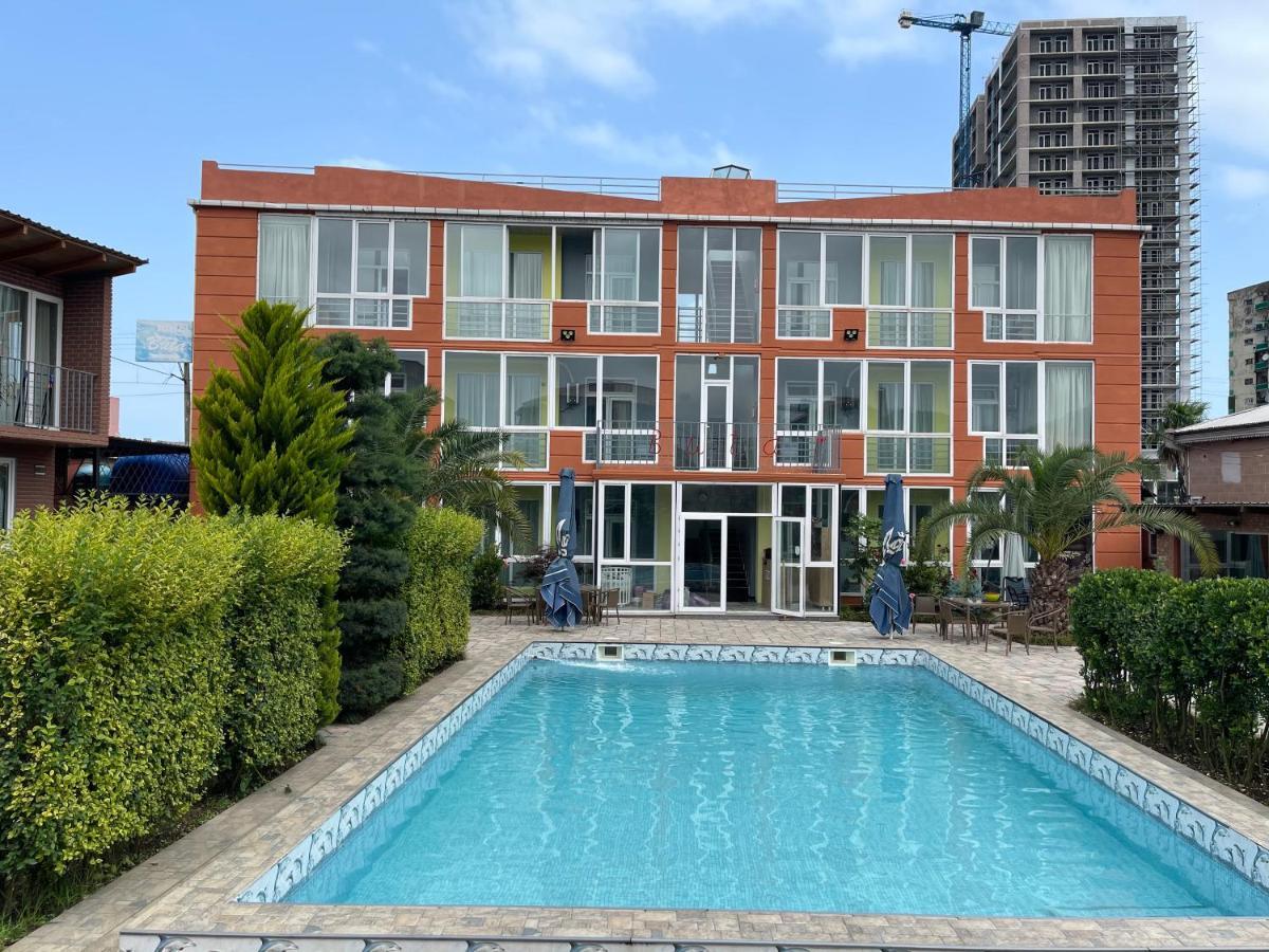 Hotel Buta Batumi Esterno foto