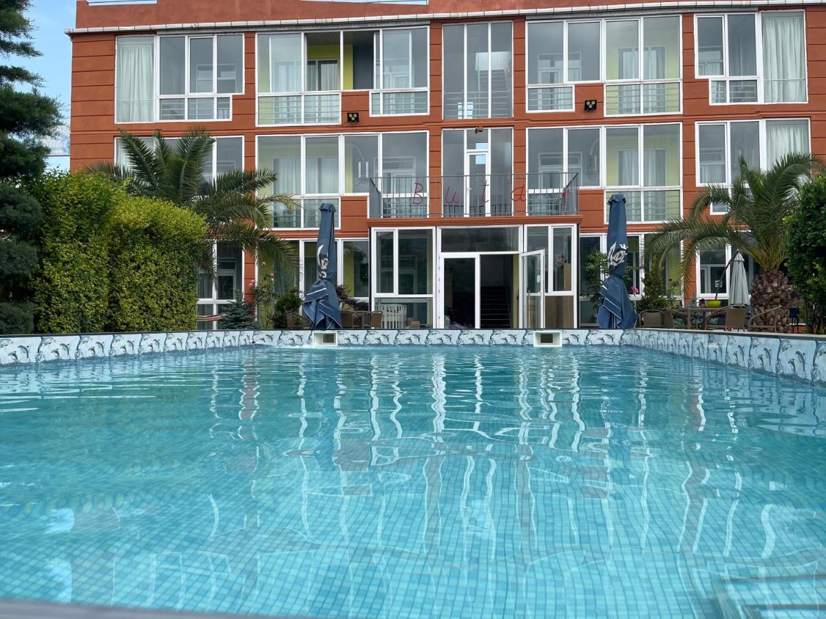 Hotel Buta Batumi Esterno foto