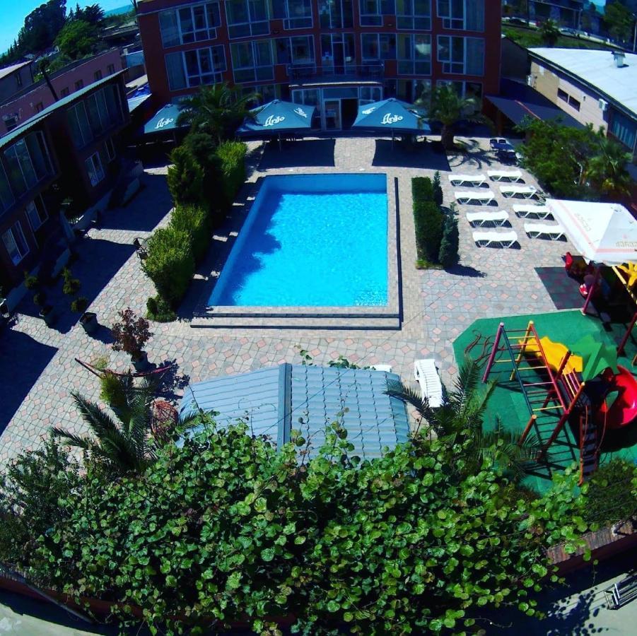 Hotel Buta Batumi Esterno foto