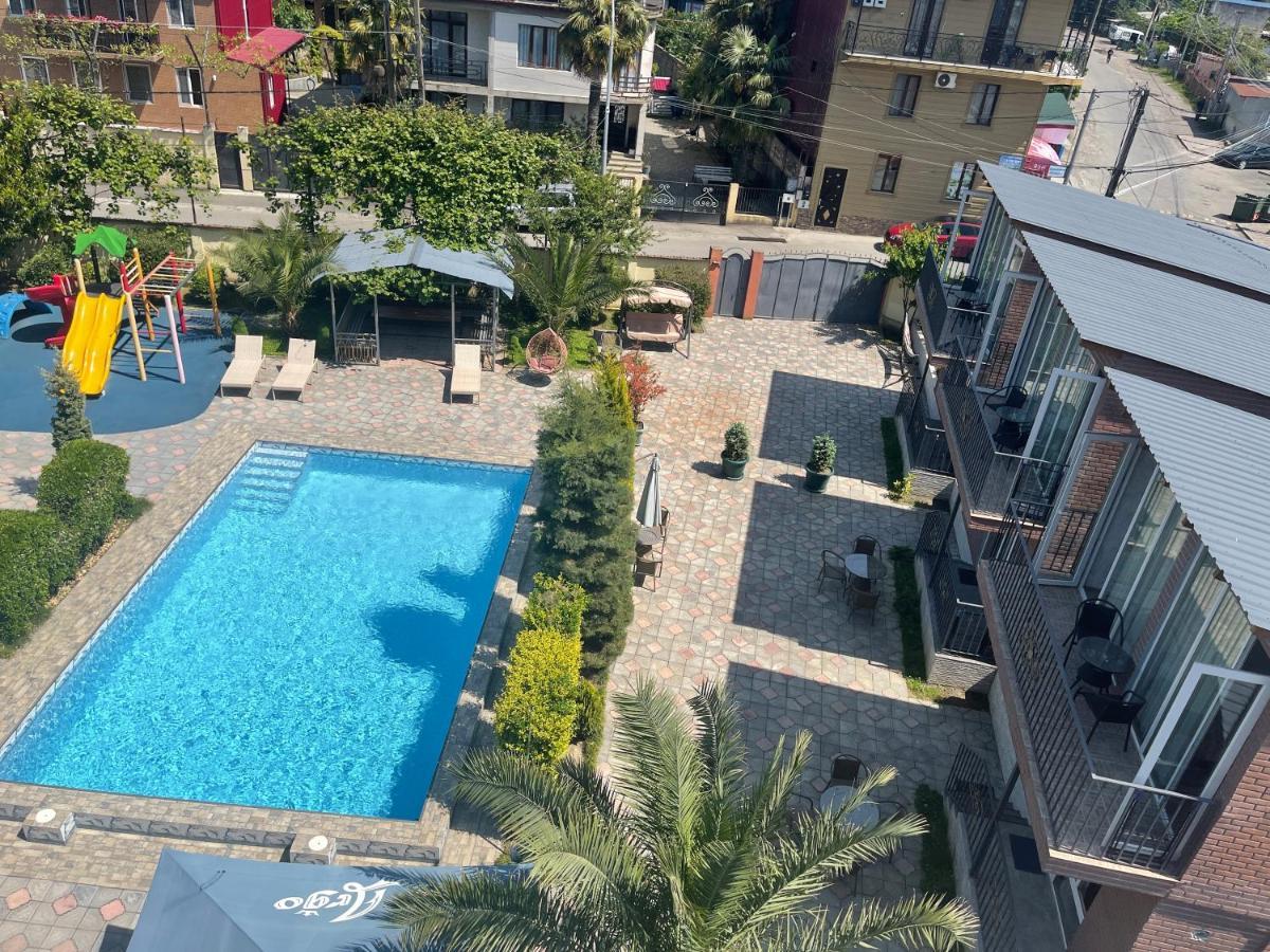 Hotel Buta Batumi Esterno foto