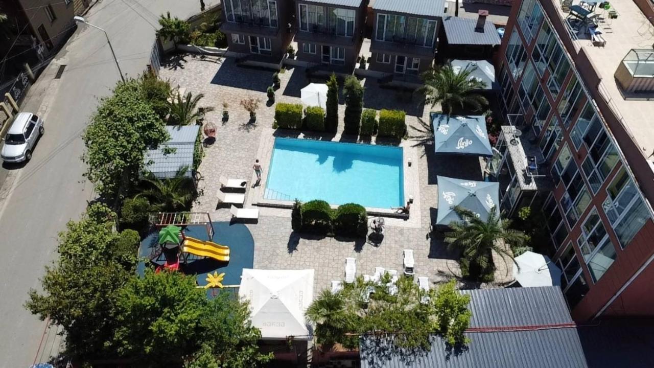 Hotel Buta Batumi Esterno foto