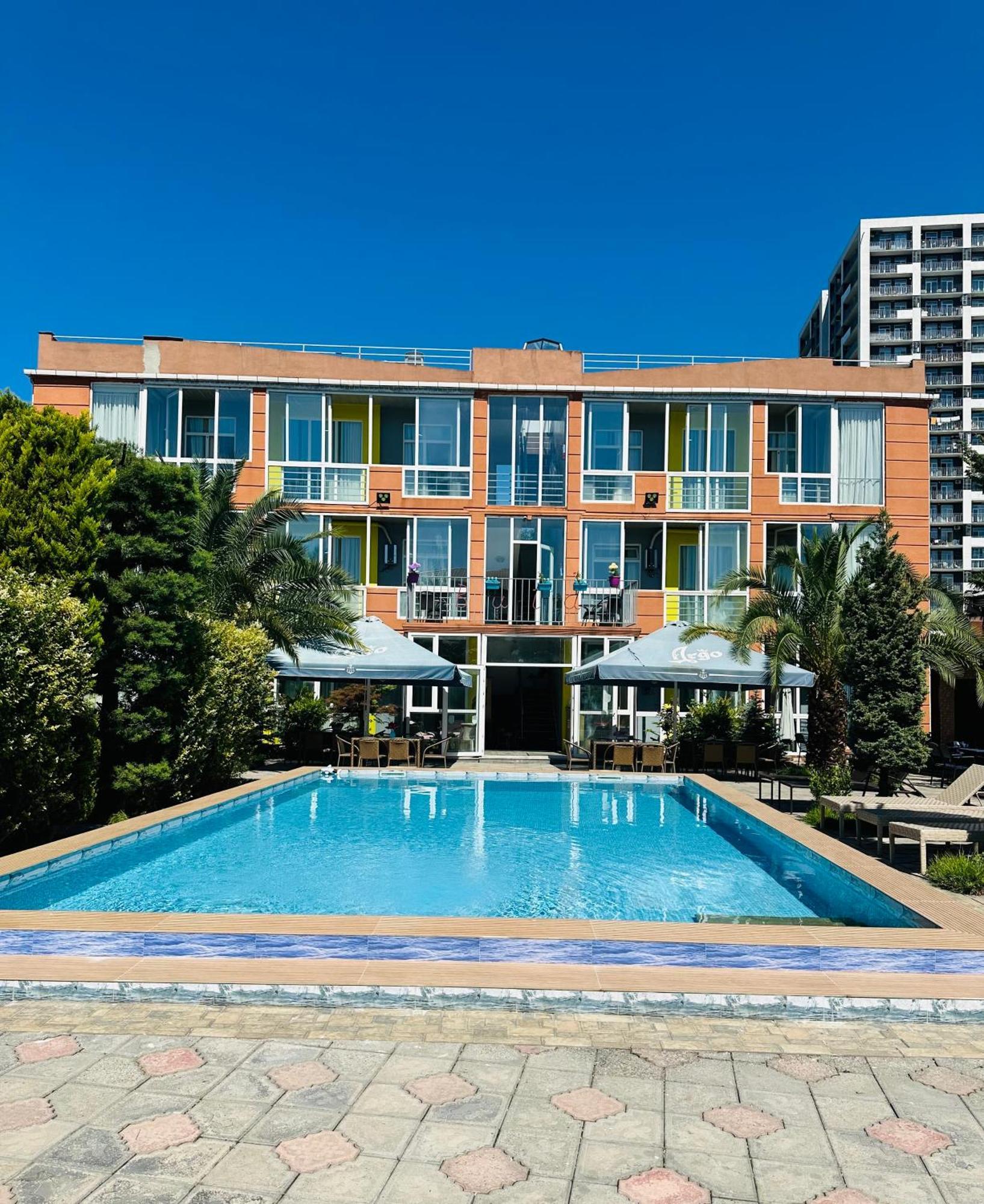 Hotel Buta Batumi Esterno foto