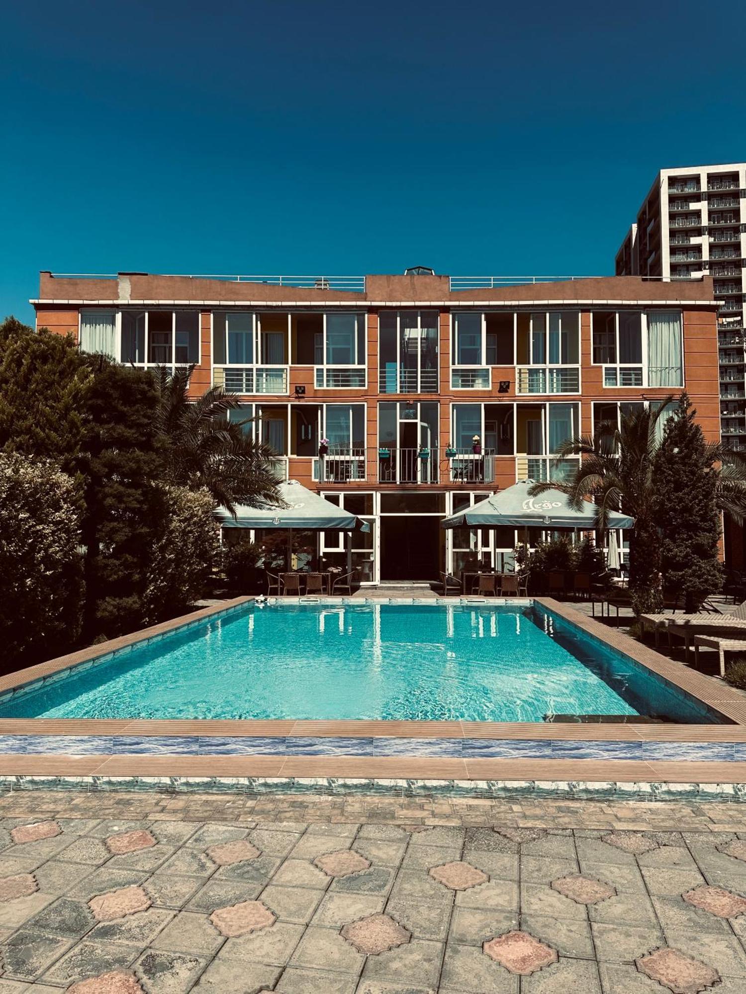Hotel Buta Batumi Esterno foto