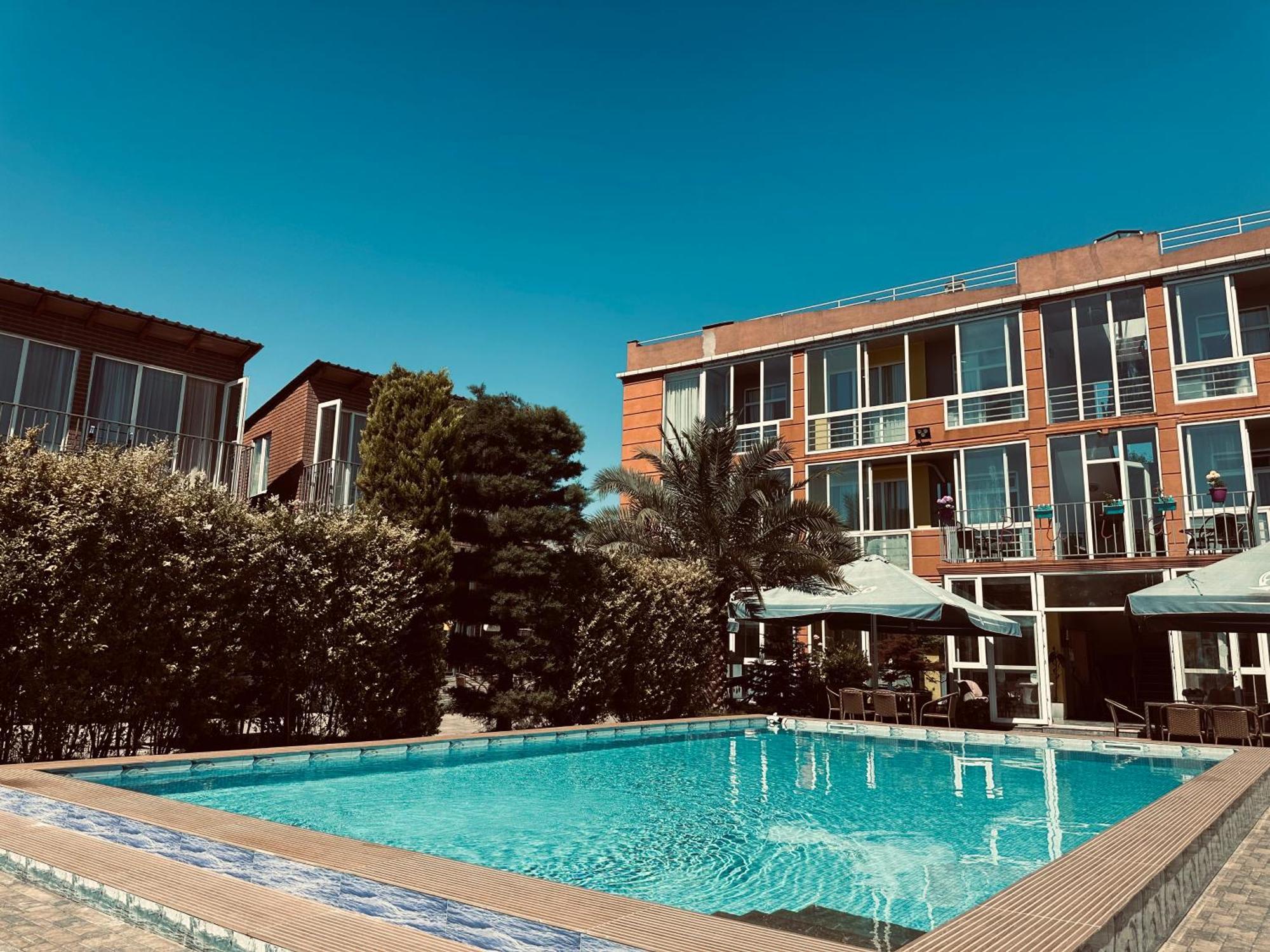 Hotel Buta Batumi Esterno foto