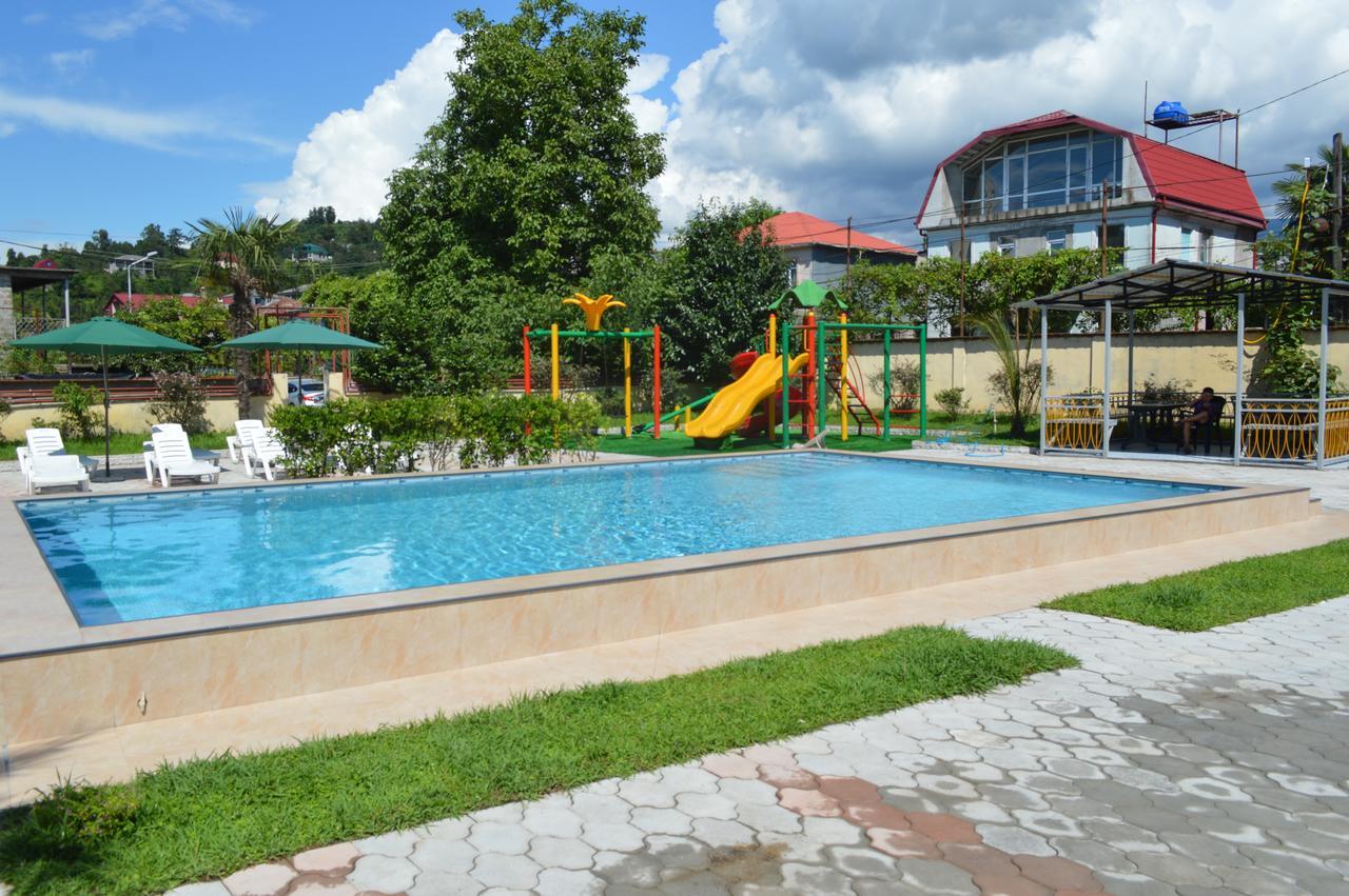 Hotel Buta Batumi Esterno foto