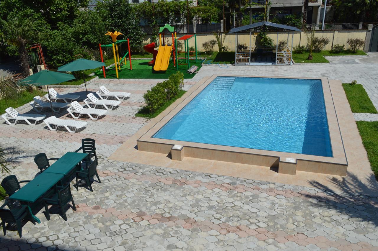 Hotel Buta Batumi Esterno foto